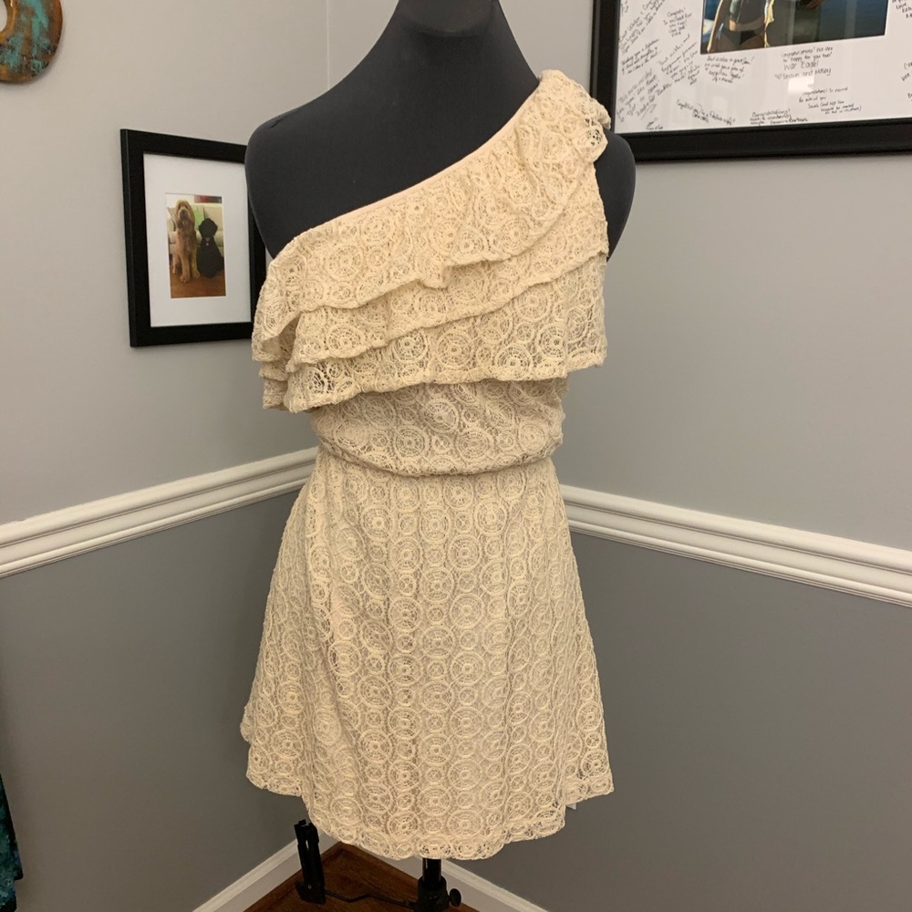 Gianni Bini Cream lace one shoulder dress